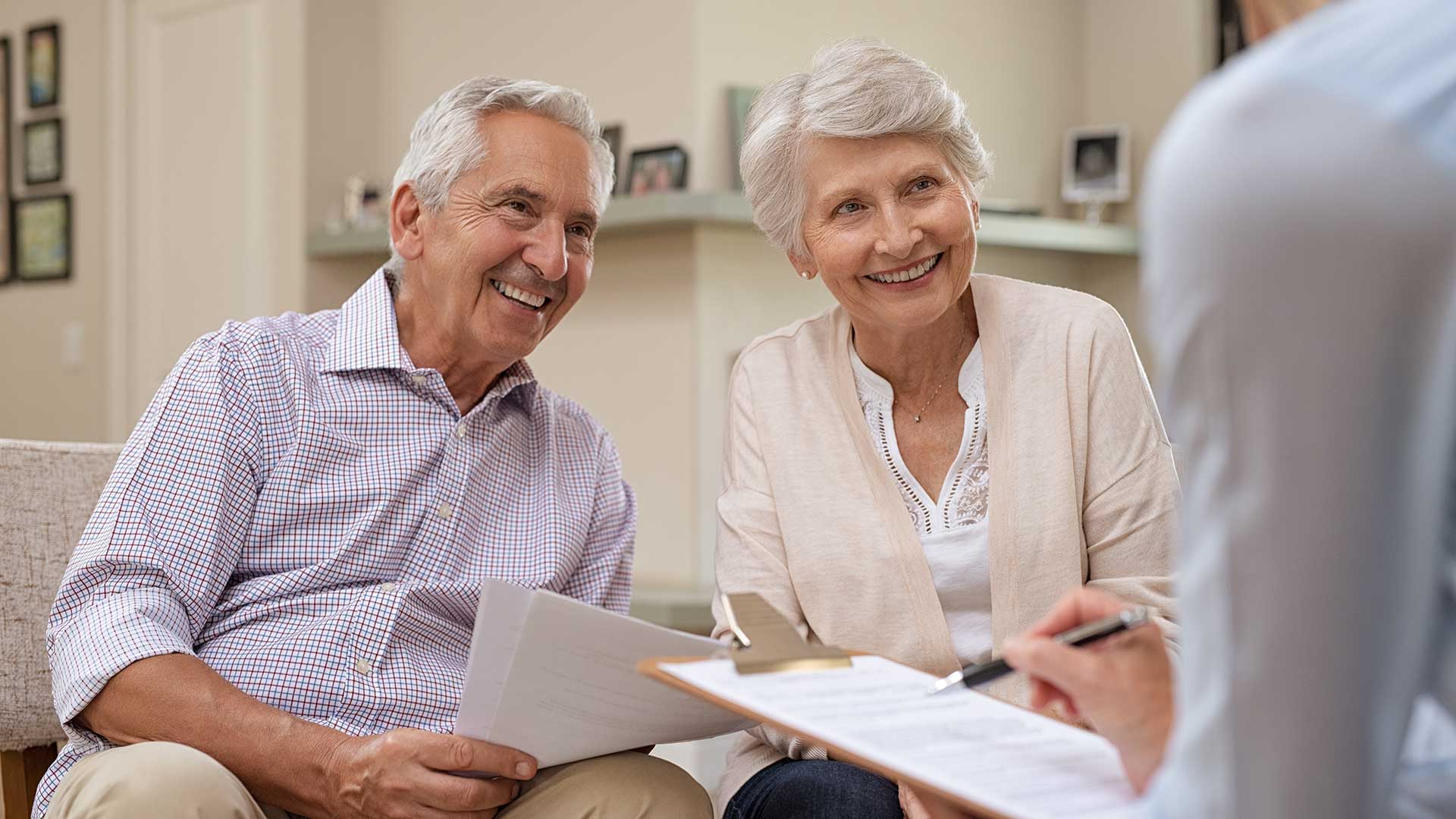 Financial Planner with retired couple